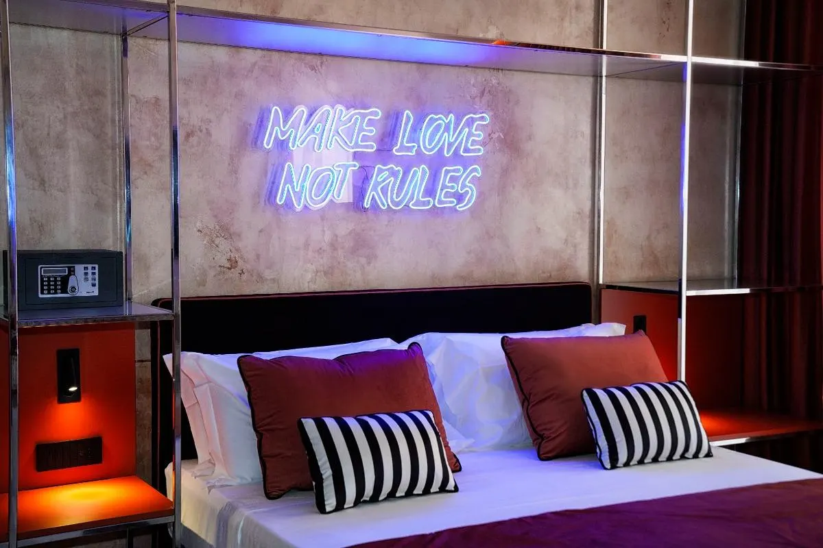 Suite Make Love Not Rules | Kind Places Napoli
