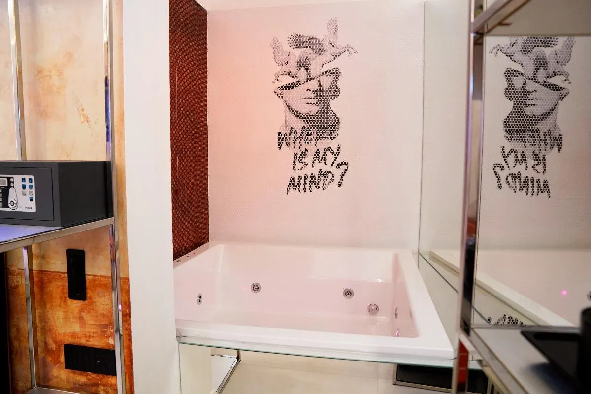 Where Is My Mind suite | Kind Places Naples