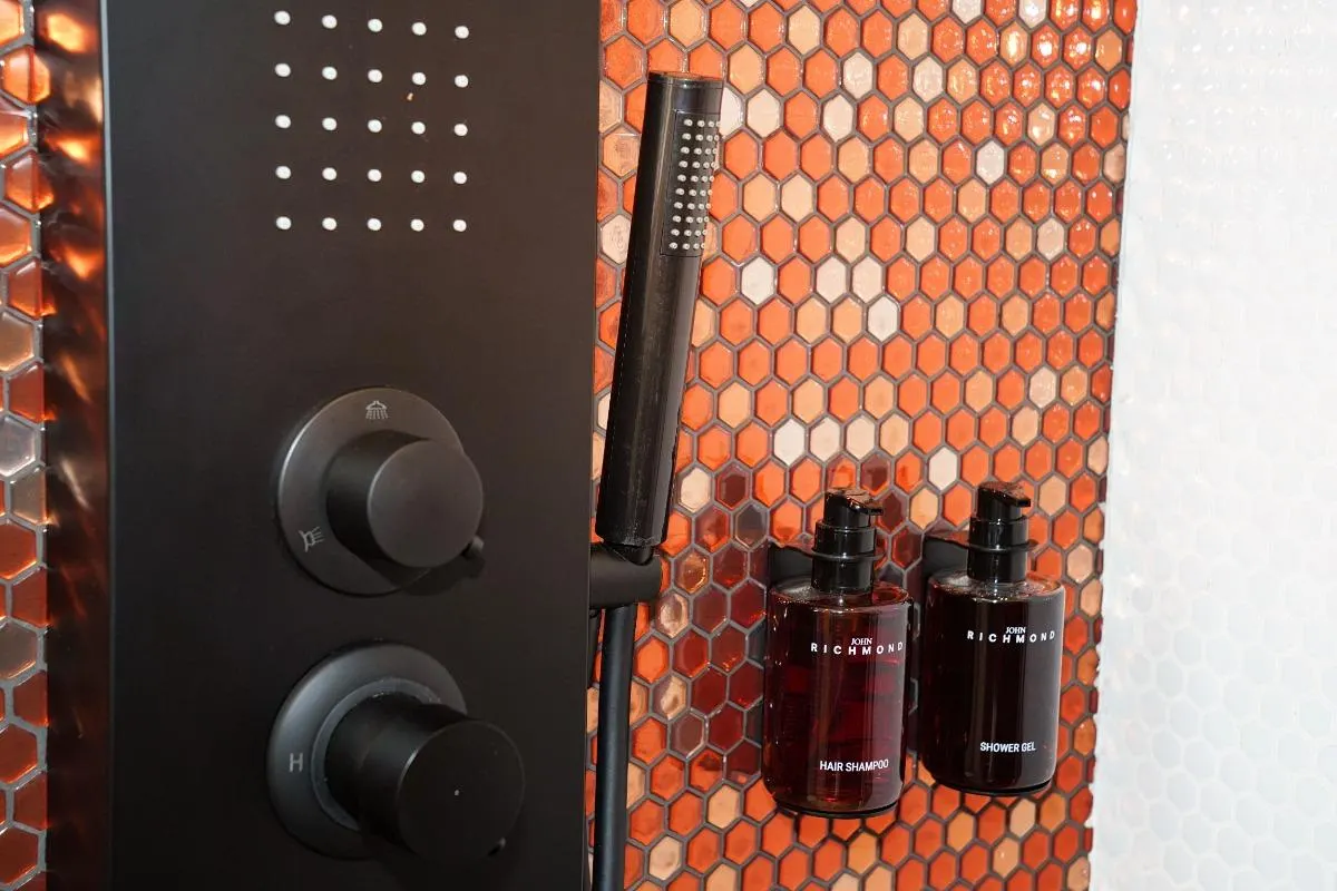 Penny-tile rain shower