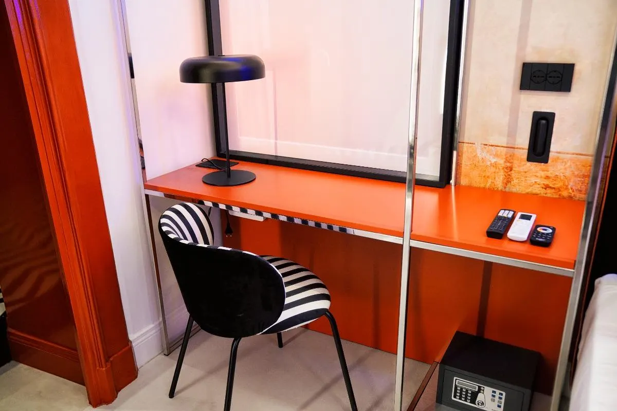 Saturno Contro suite | Kind Places Naples